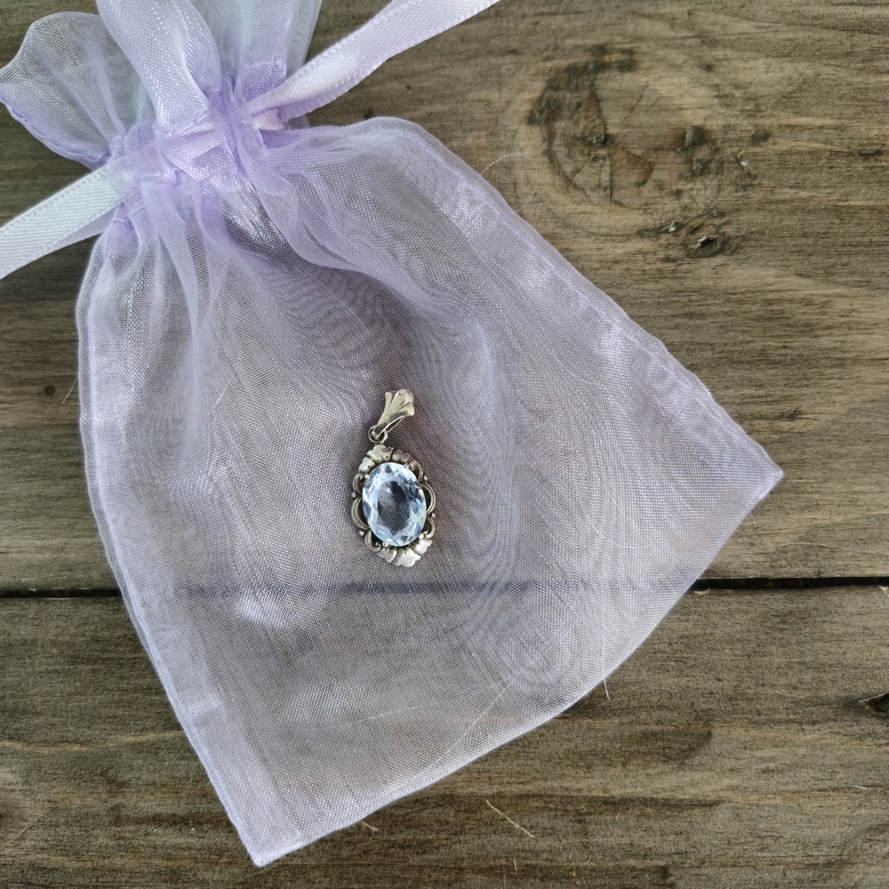 Elegant Aquamarine Silver Pendant